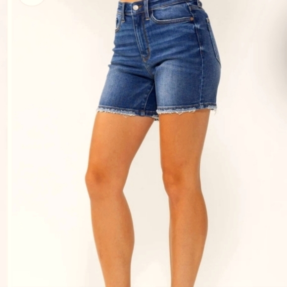 Judy Blue Mid Thigh length shorts - Picture 4 of 13